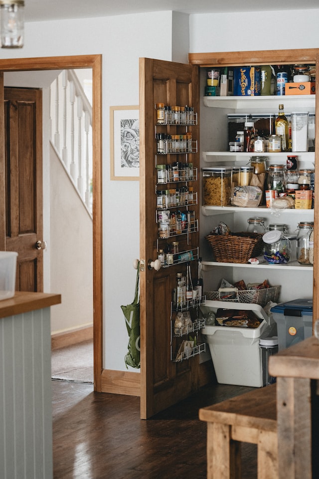 Filling a pantry 1